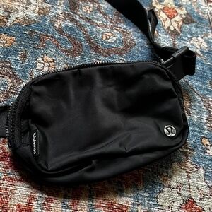 lululemon 1L crossbody bag